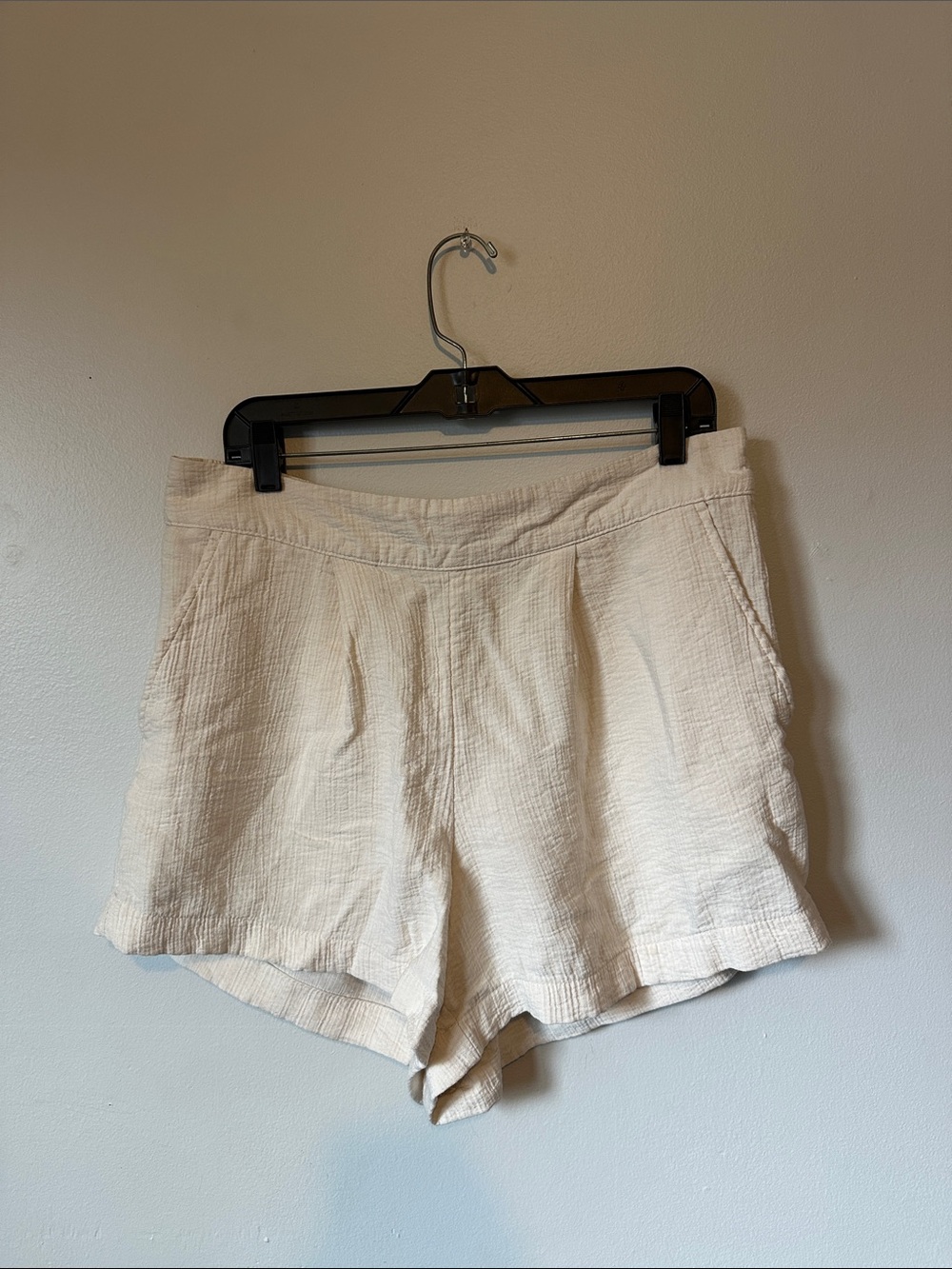 A New Day High Waisted Cream Textured Shorts Women's Size L